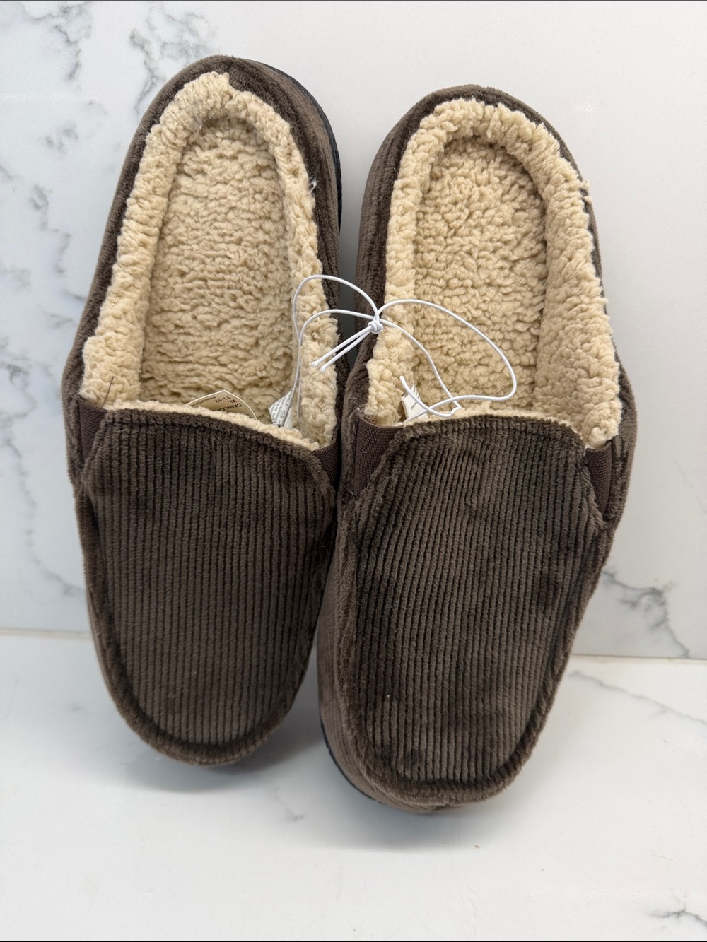 isotoner Men's Brown Corduroy Slip-On Slippers with Cream Sherpa Lining